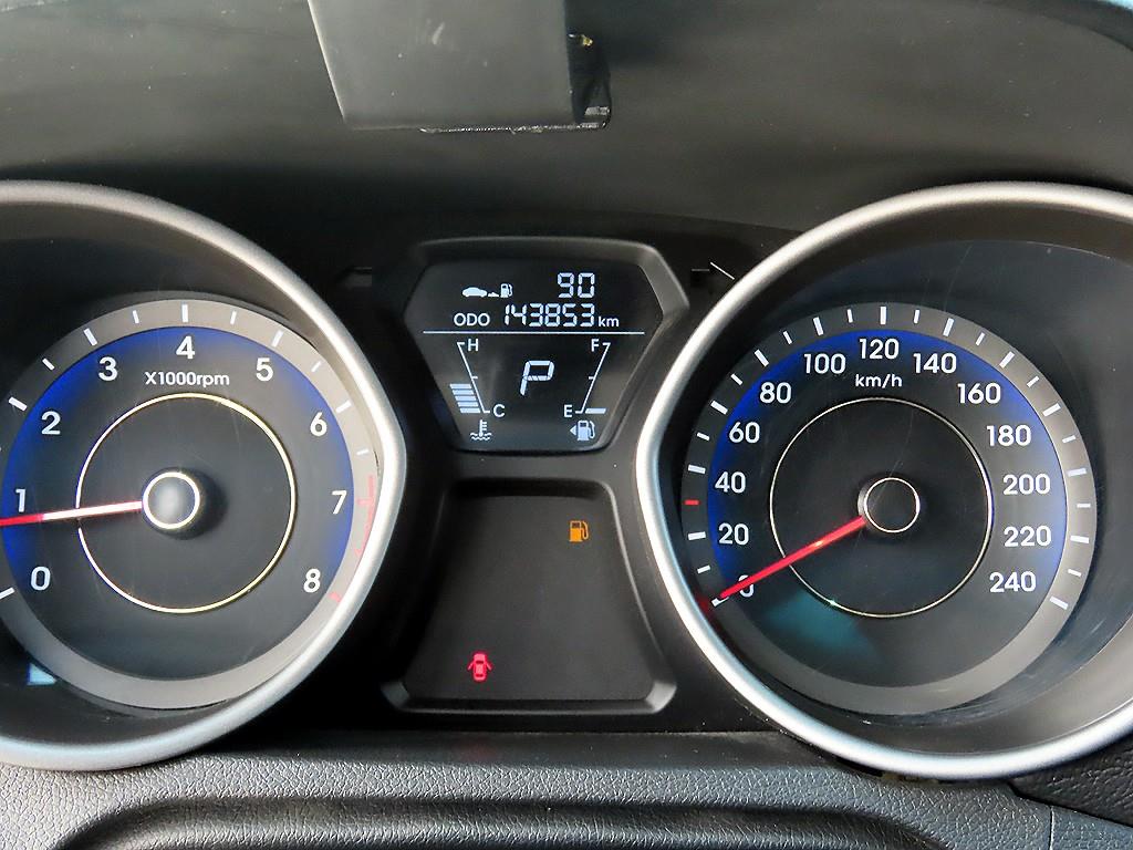 HYUNDAI Avante - Vista 9