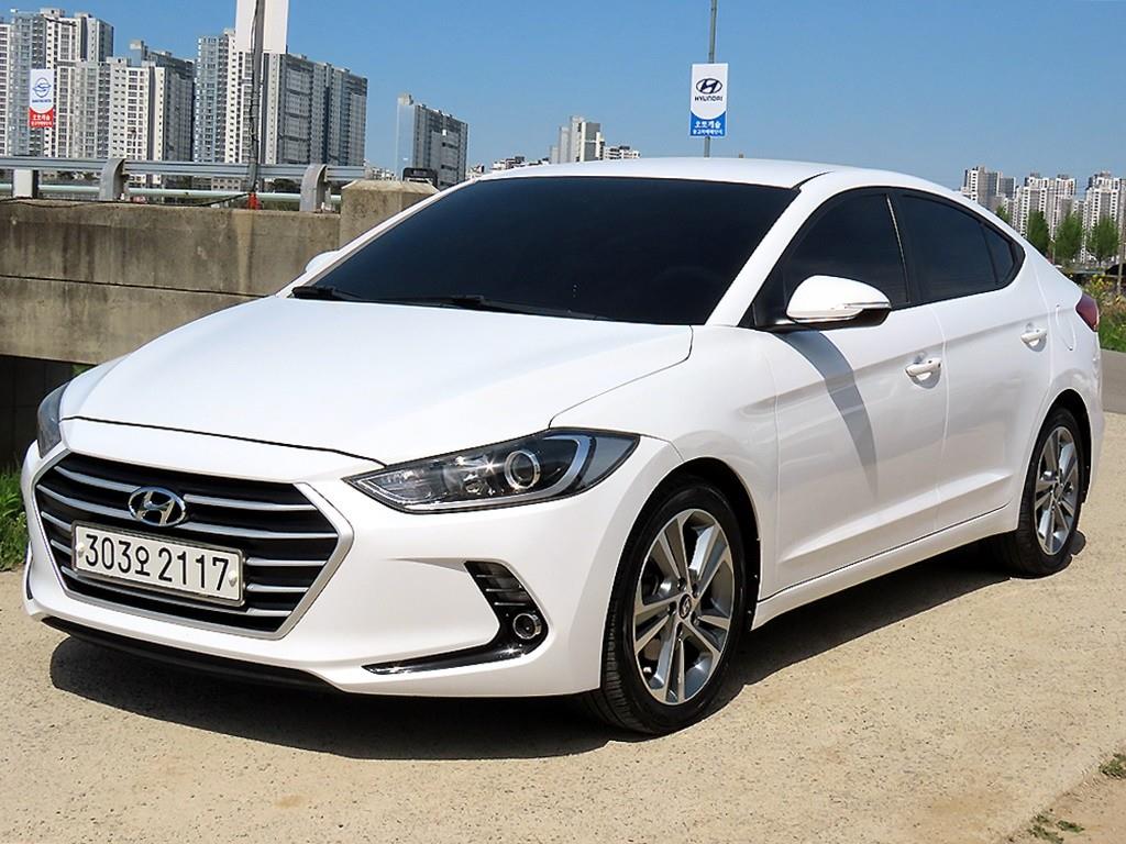 HYUNDAI Avante - Vista 2