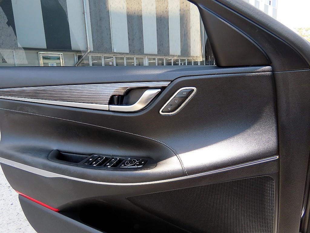 HYUNDAI Grandeur - Vista 11