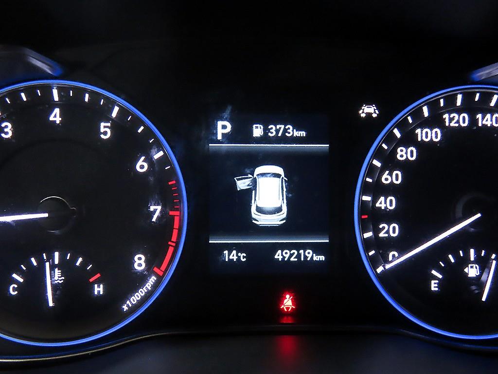 HYUNDAI Kona - Vista 9
