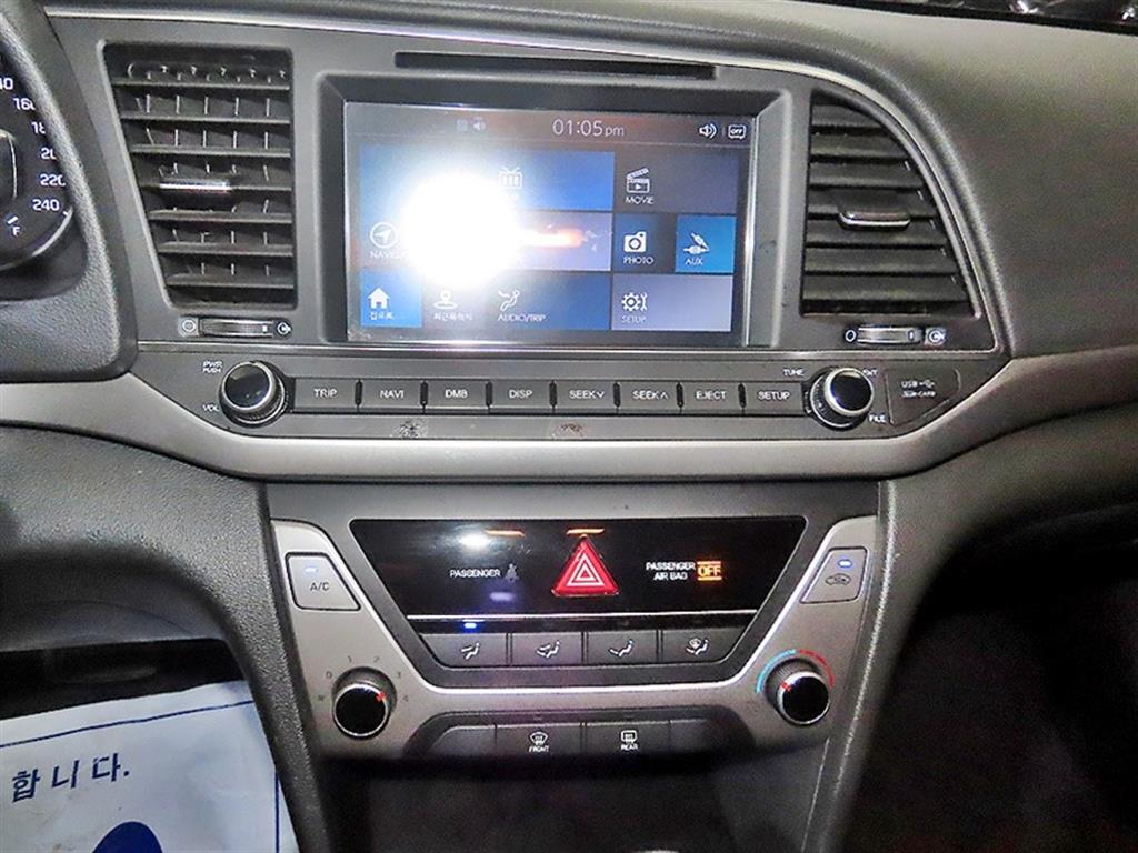HYUNDAI Avante - Vista 11