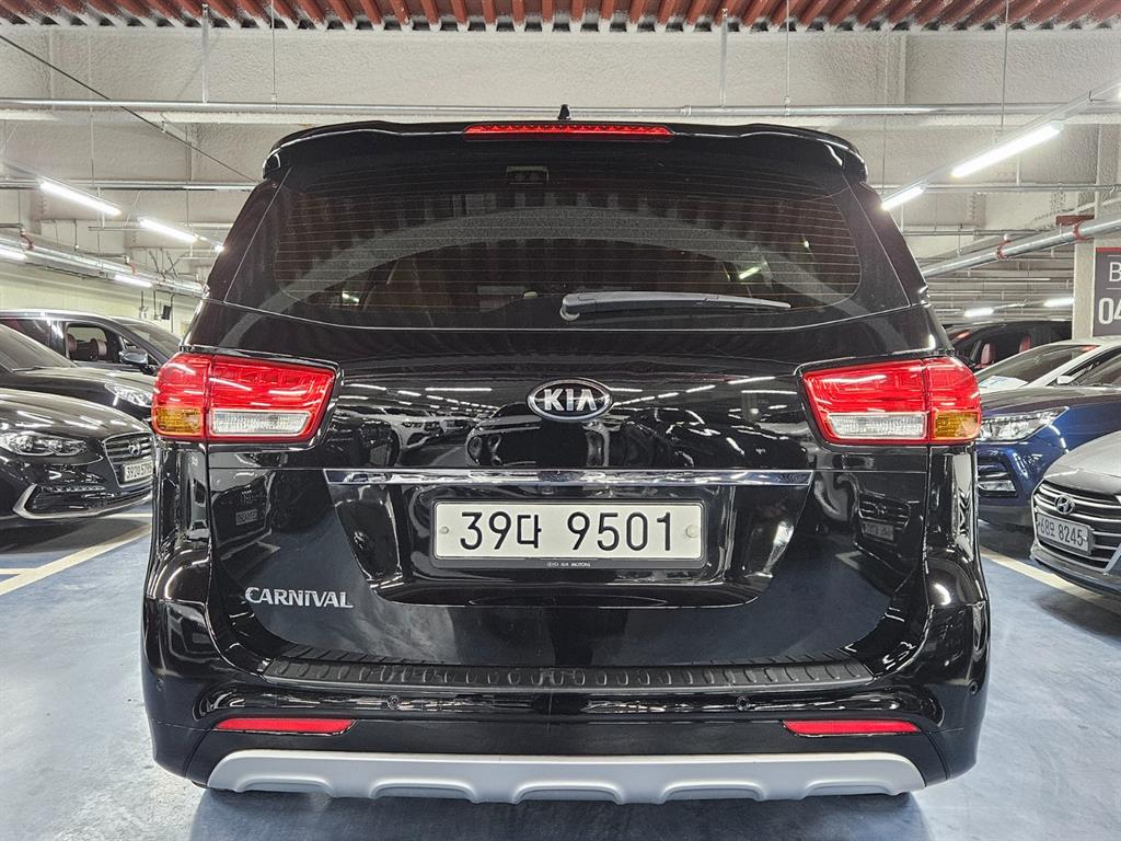 KIA Carnival - Vista 5