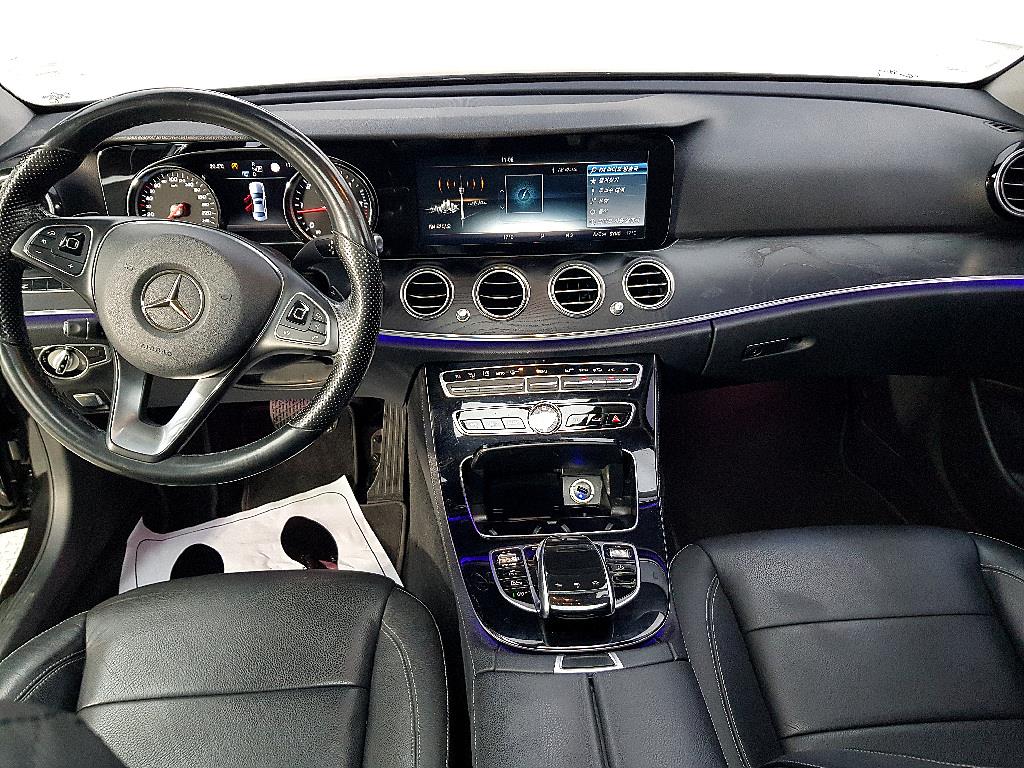Mercedes Benz E class - Vista 5