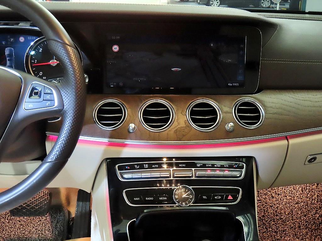 Mercedes Benz E class - Vista 11
