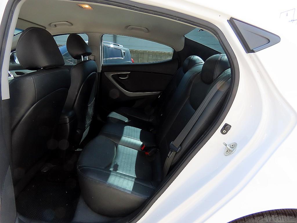 HYUNDAI Avante - Vista 6