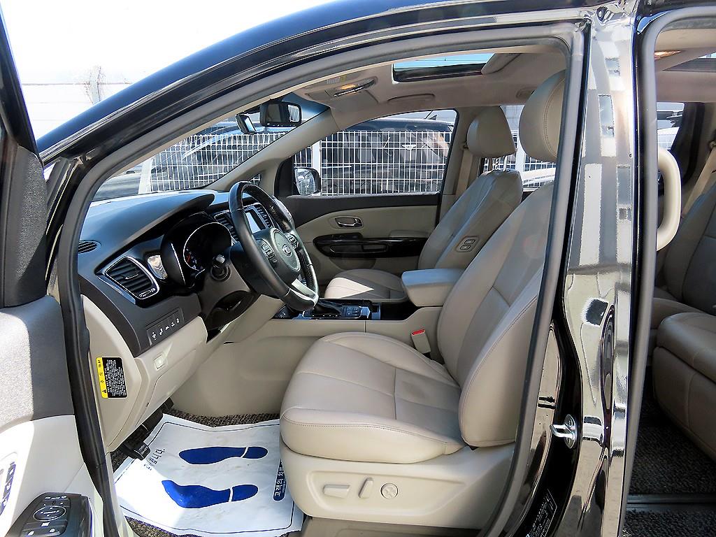 KIA Carnival - Vista 5