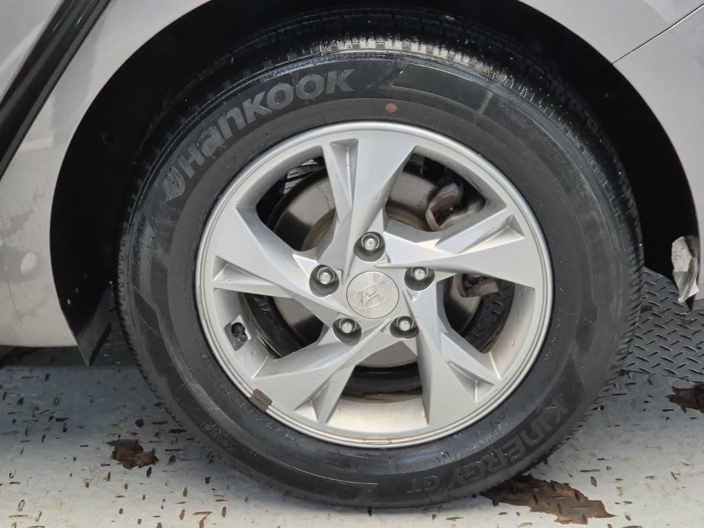 HYUNDAI Avante - Vista 11