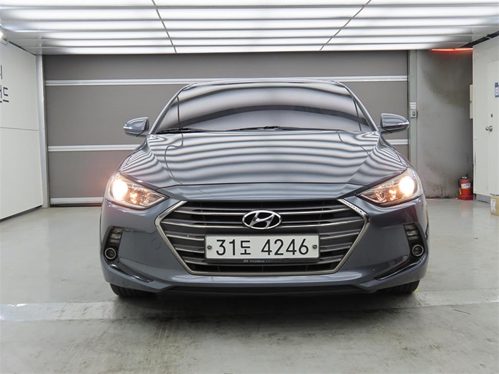 HYUNDAI Avante - Vista 2