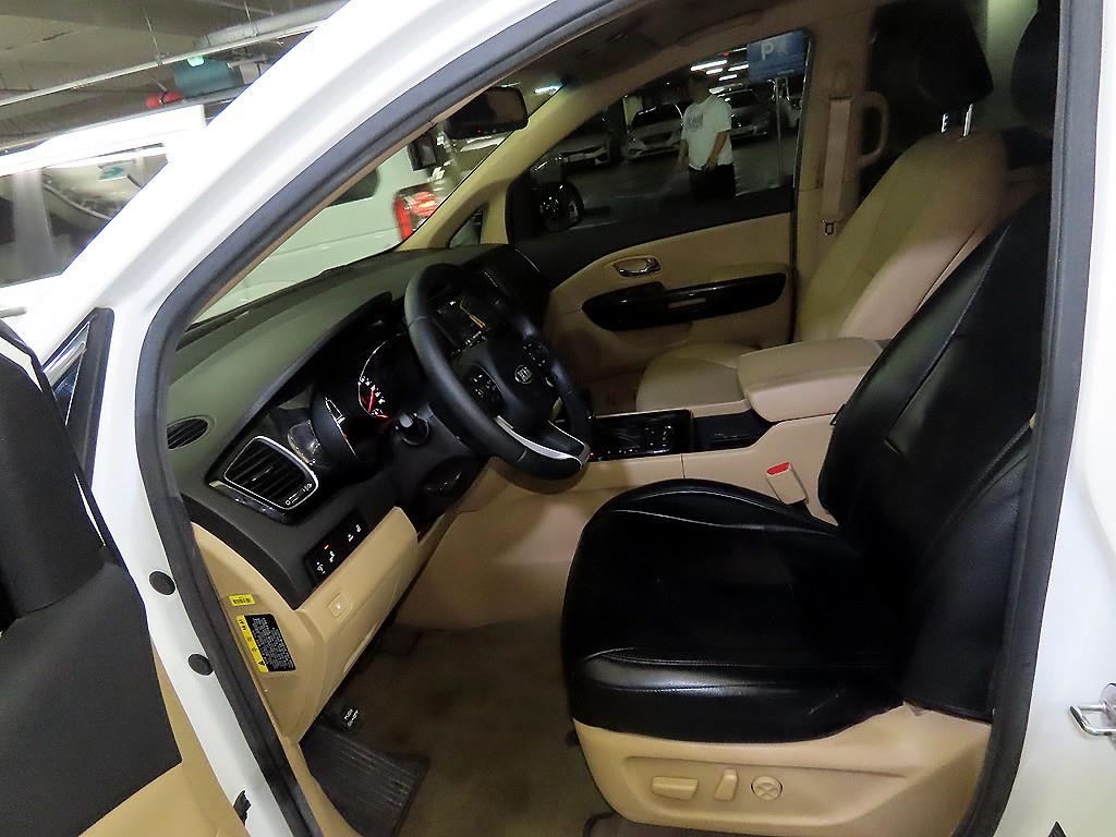 KIA Carnival - Vista 6