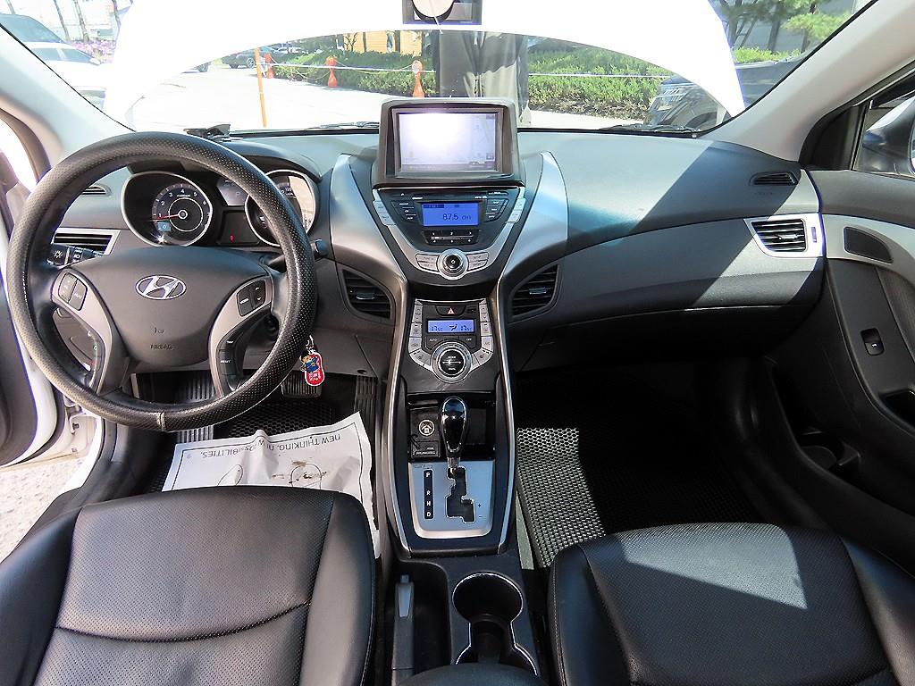 HYUNDAI Avante - Vista 7