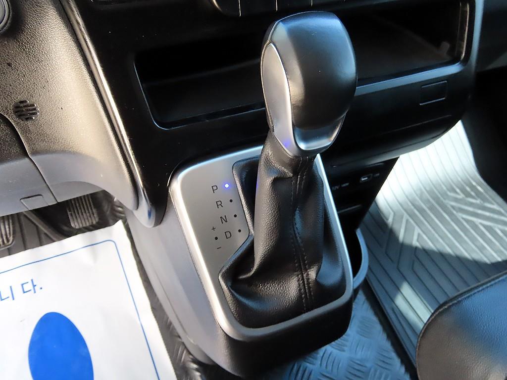 HYUNDAI Staria - Vista 10