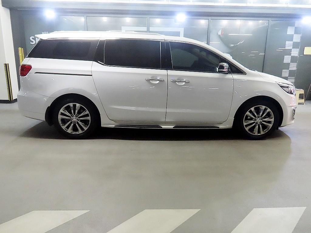 KIA Carnival - Vista 3