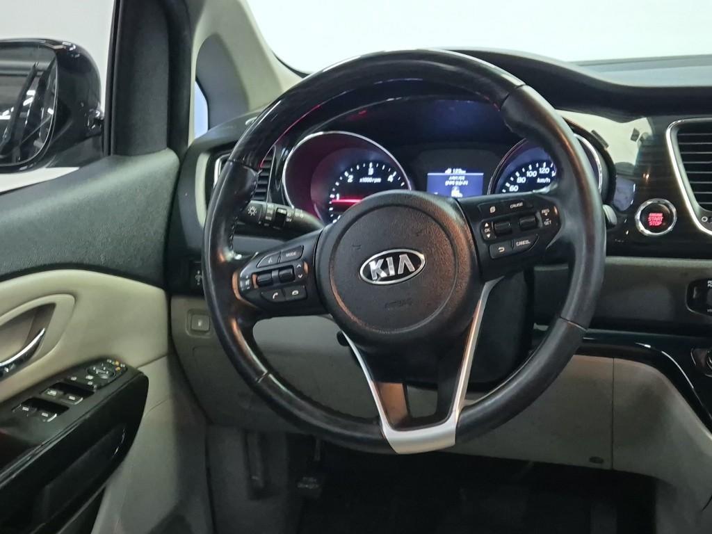 KIA Carnival - Vista 11