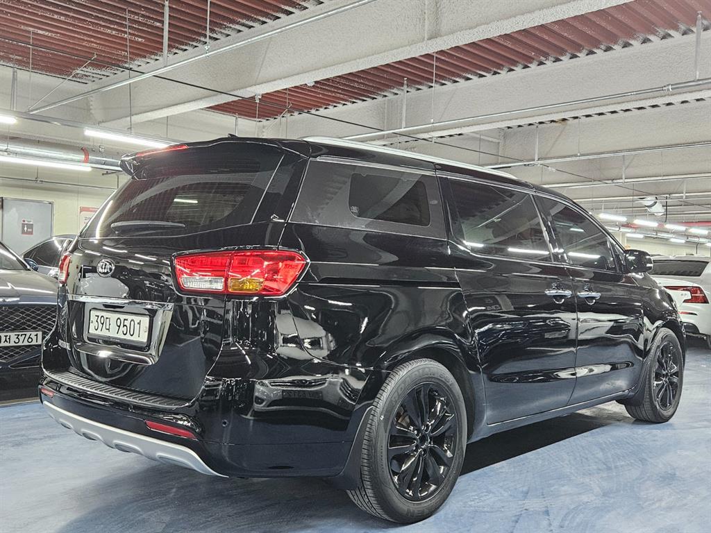 KIA Carnival - Vista 4