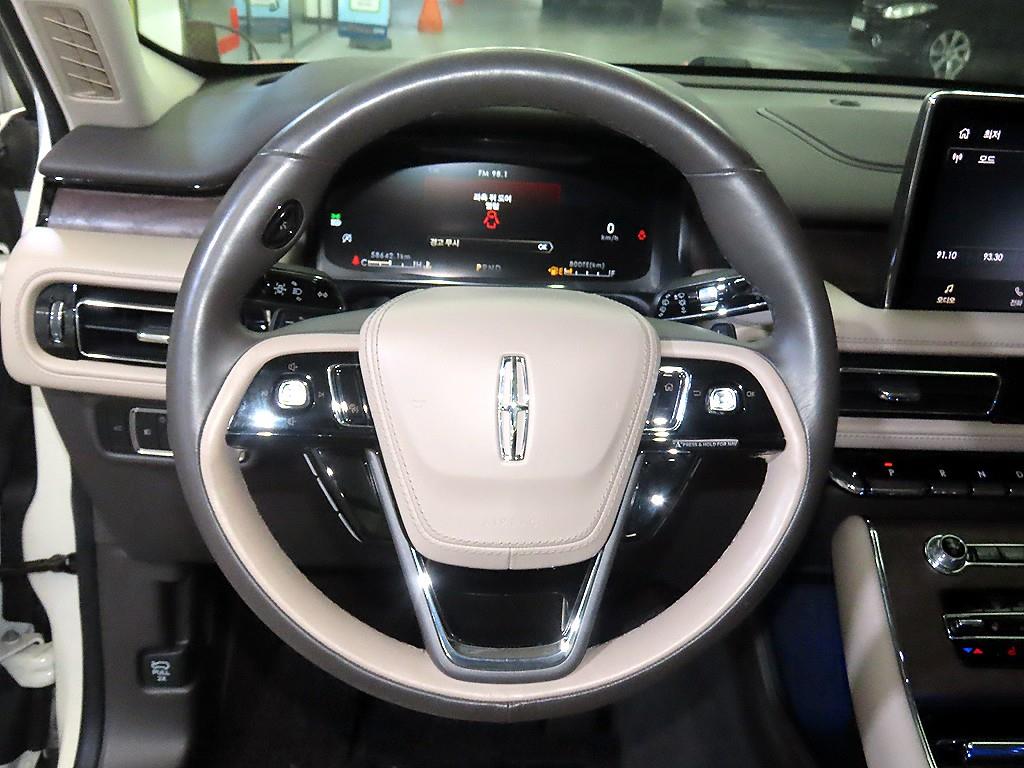 Lincoln Aviator - Vista 8
