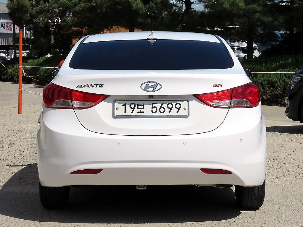 HYUNDAI Avante - Vista 4