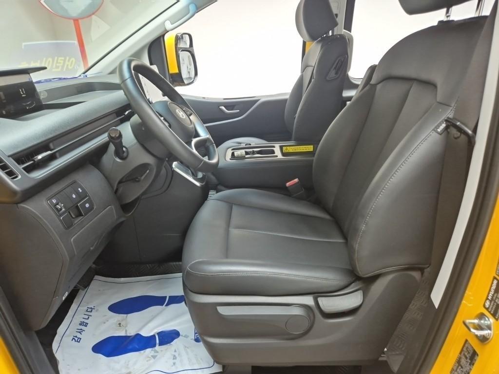 HYUNDAI Staria - Vista 11