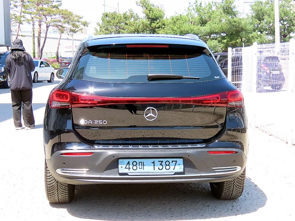 Mercedes Benz EQA - Vista 4