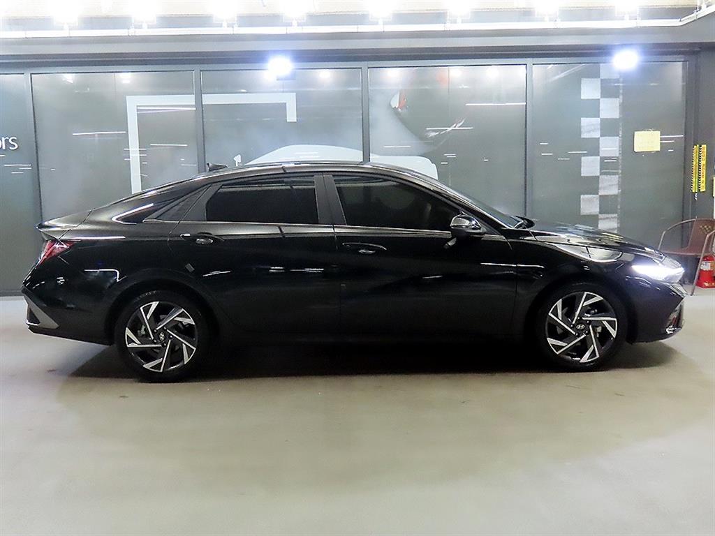 HYUNDAI Avante - Vista 3