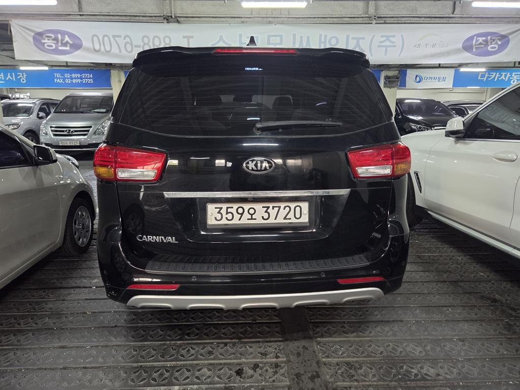 KIA Carnival - Vista 3