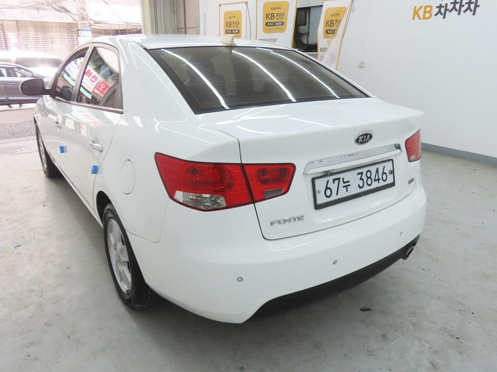 KIA Forte - Vista 4
