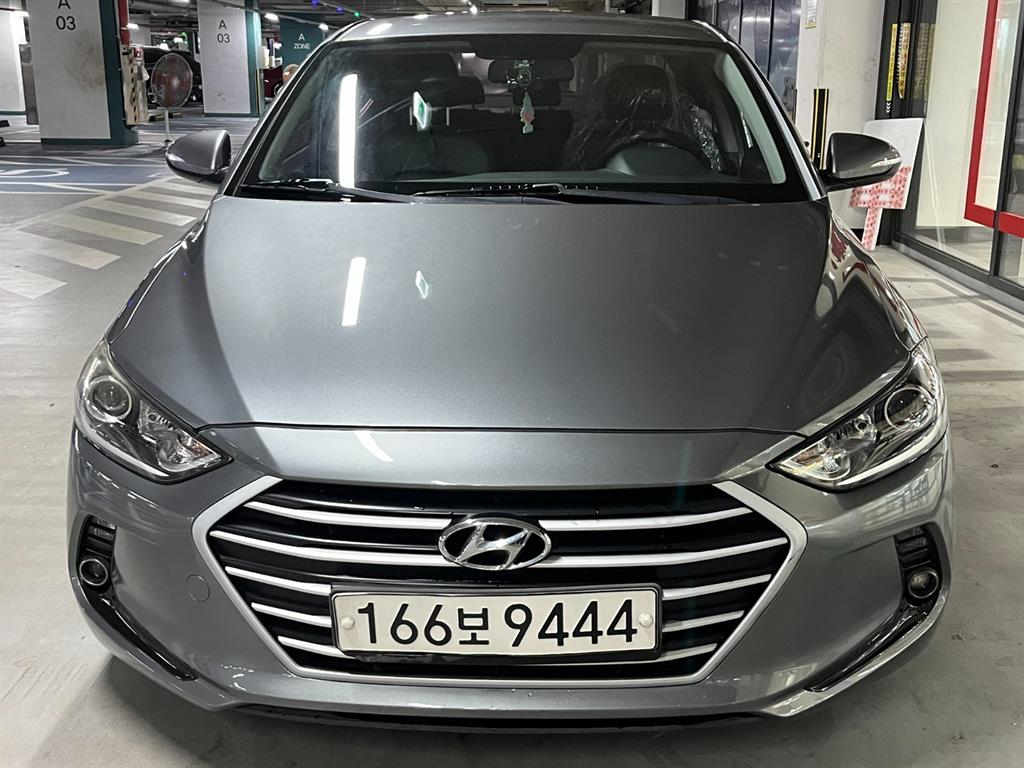 HYUNDAI Avante - Vista 2