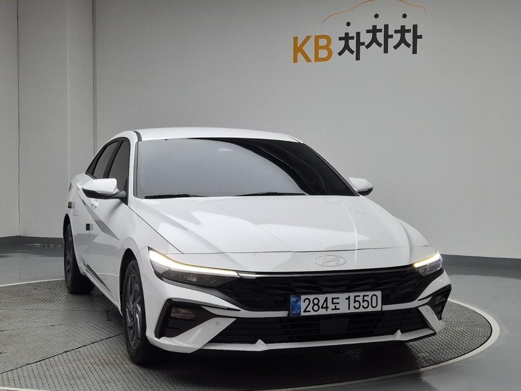 HYUNDAI Avante - Vista 4