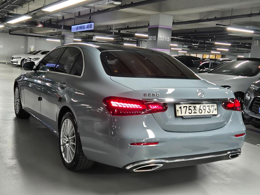 Mercedes Benz E class - Vista 3