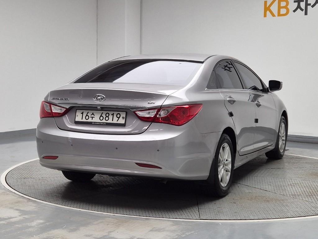 HYUNDAI Sonata - Vista 3