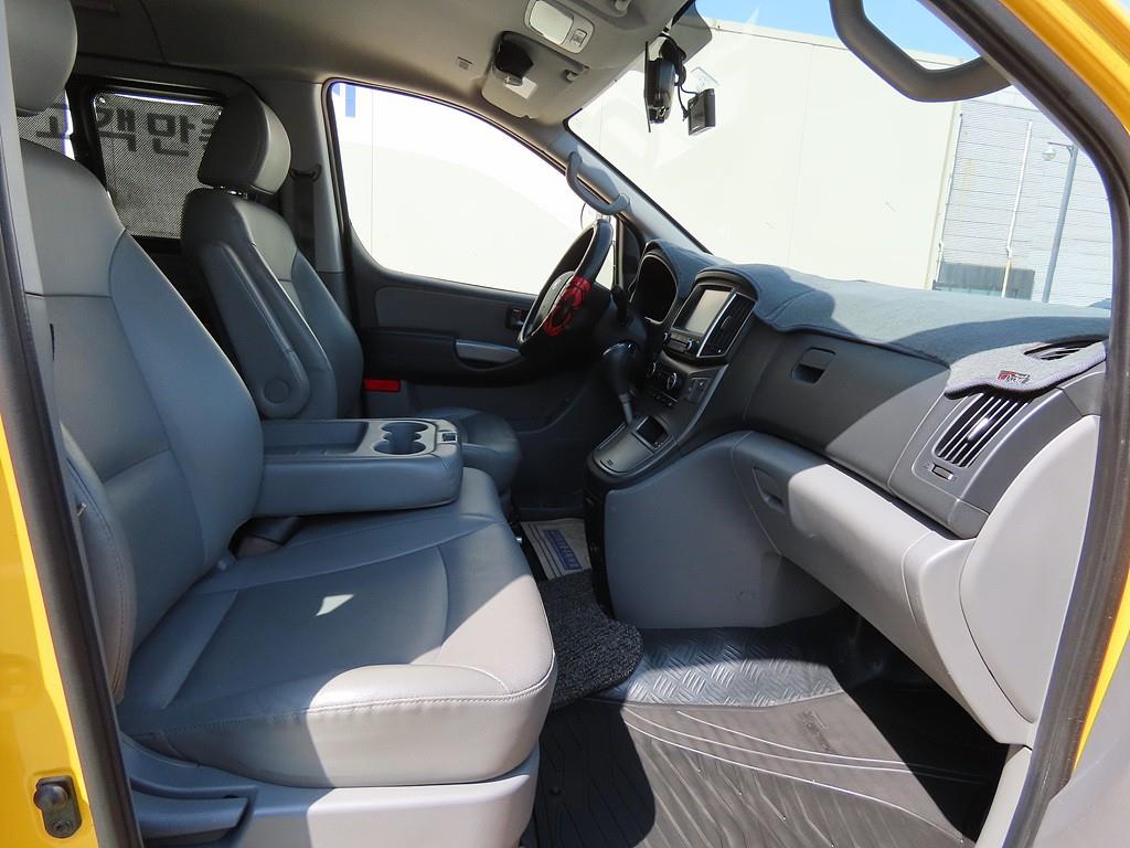 HYUNDAI Starex - Vista 7