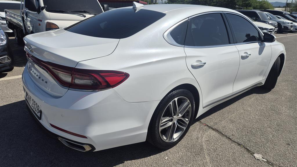 HYUNDAI Grandeur - Vista 4