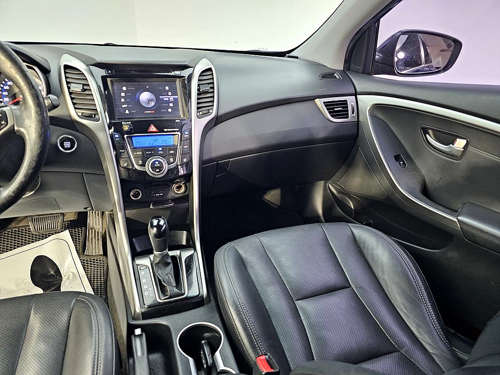 HYUNDAI i30 - Vista 10