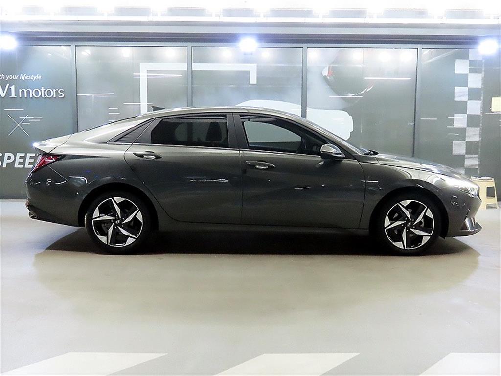 HYUNDAI Avante - Vista 3