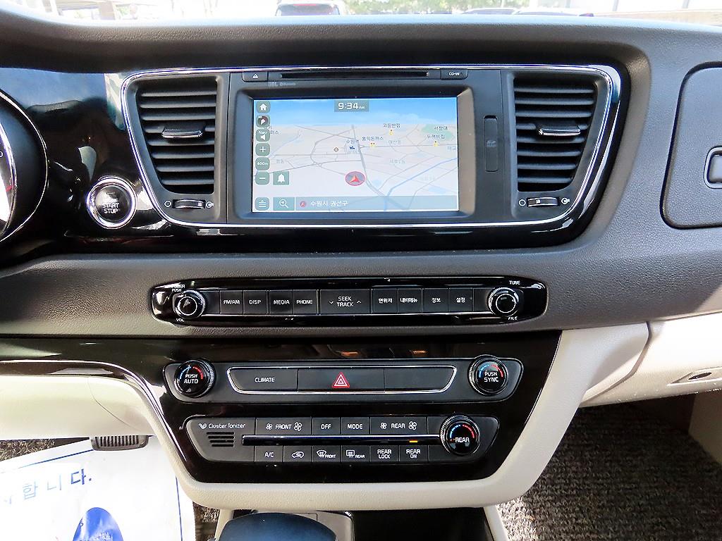KIA Carnival - Vista 11