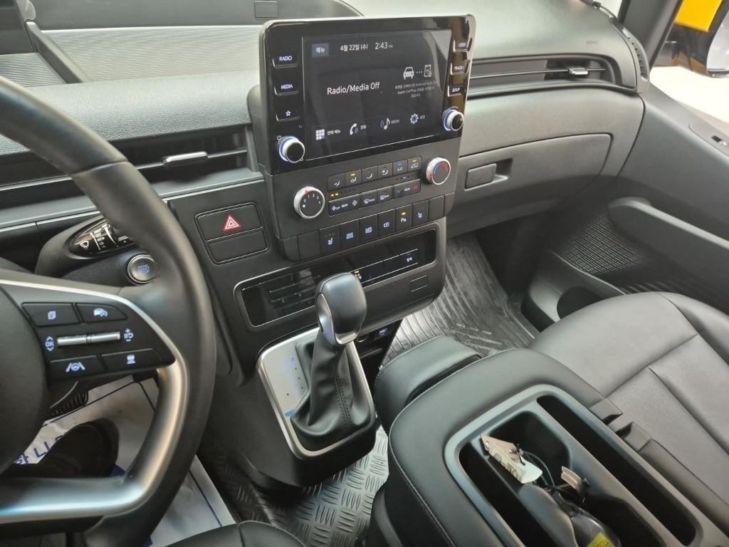 HYUNDAI Staria - Vista 10