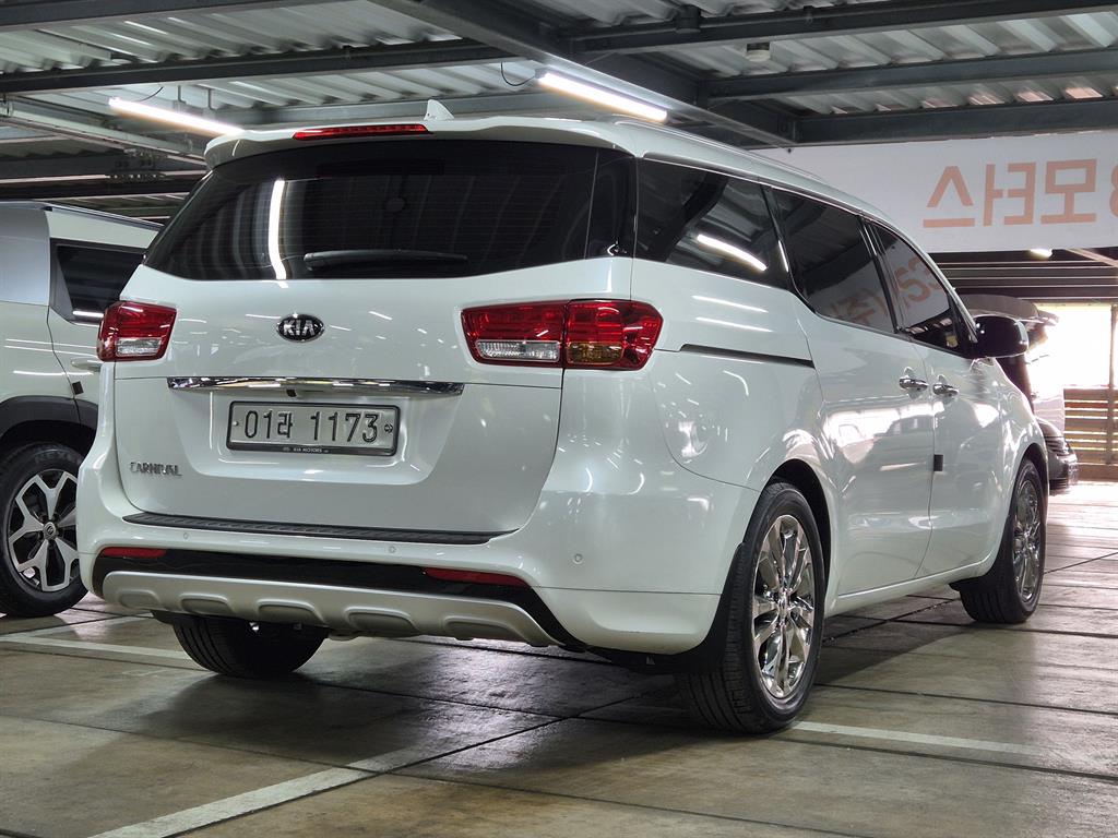 KIA Carnival - Vista 4