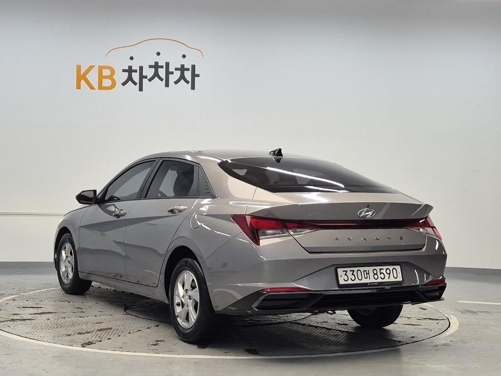 HYUNDAI Avante - Vista 2