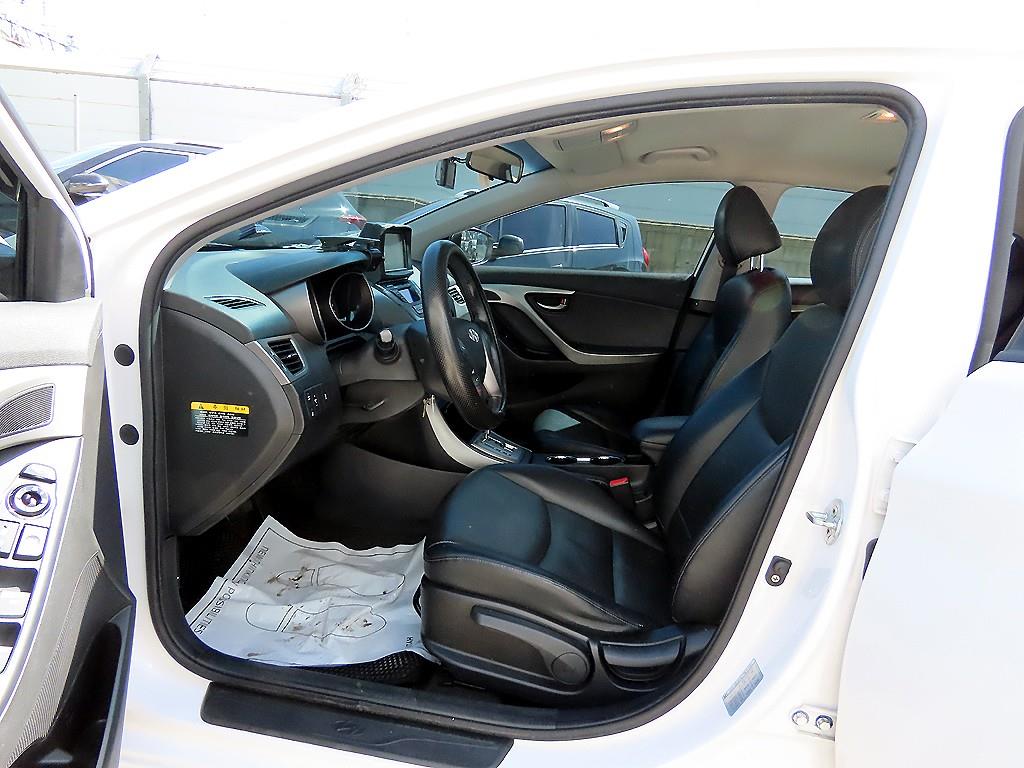 HYUNDAI Avante - Vista 5