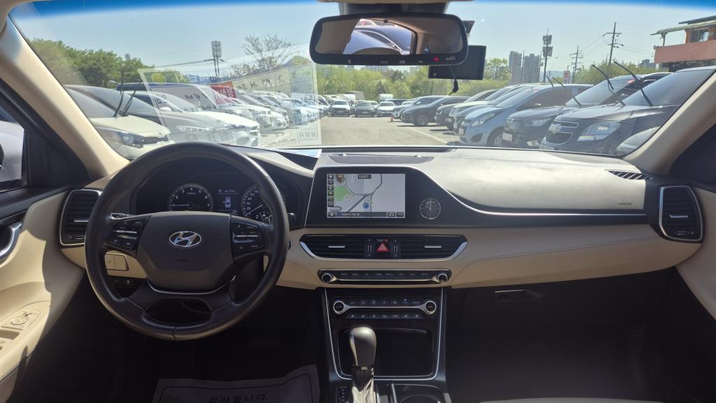HYUNDAI Grandeur - Vista 7