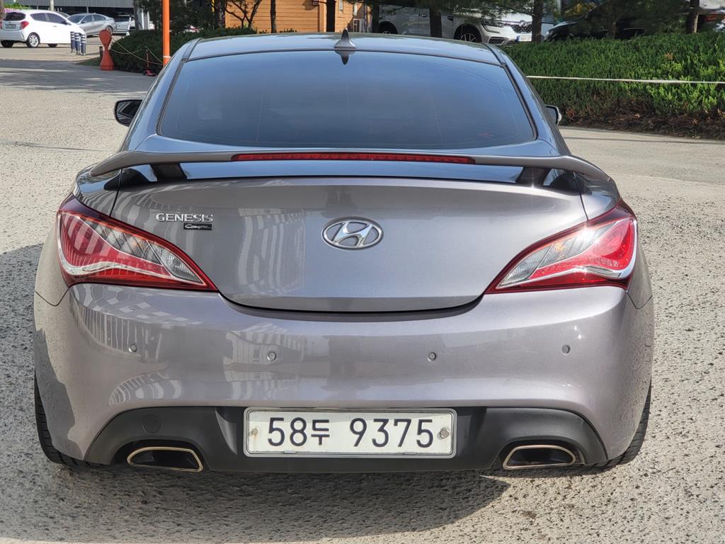 HYUNDAI Genesis - Vista 4