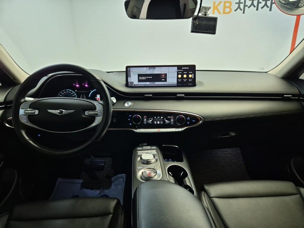 Genesis GV70 - Vista 7