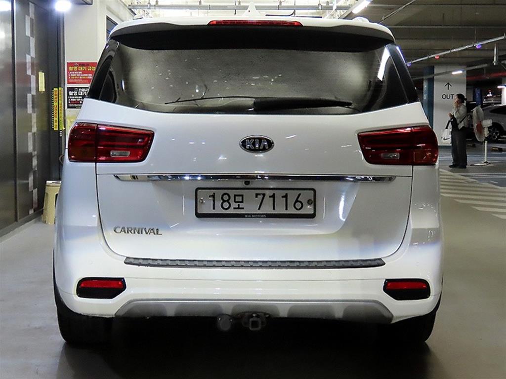 KIA Carnival - Vista 5