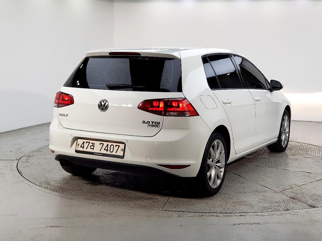 Volkswagen Golf - Vista 4