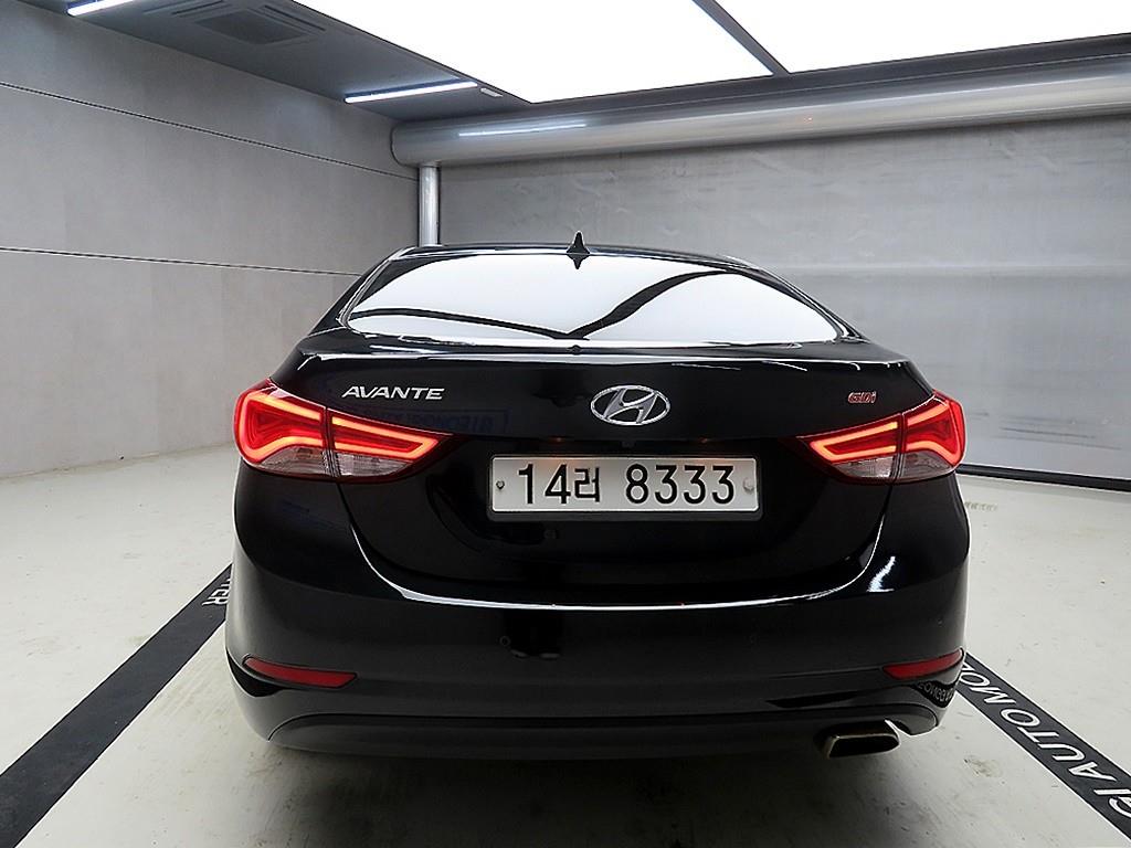 HYUNDAI Avante - Vista 3
