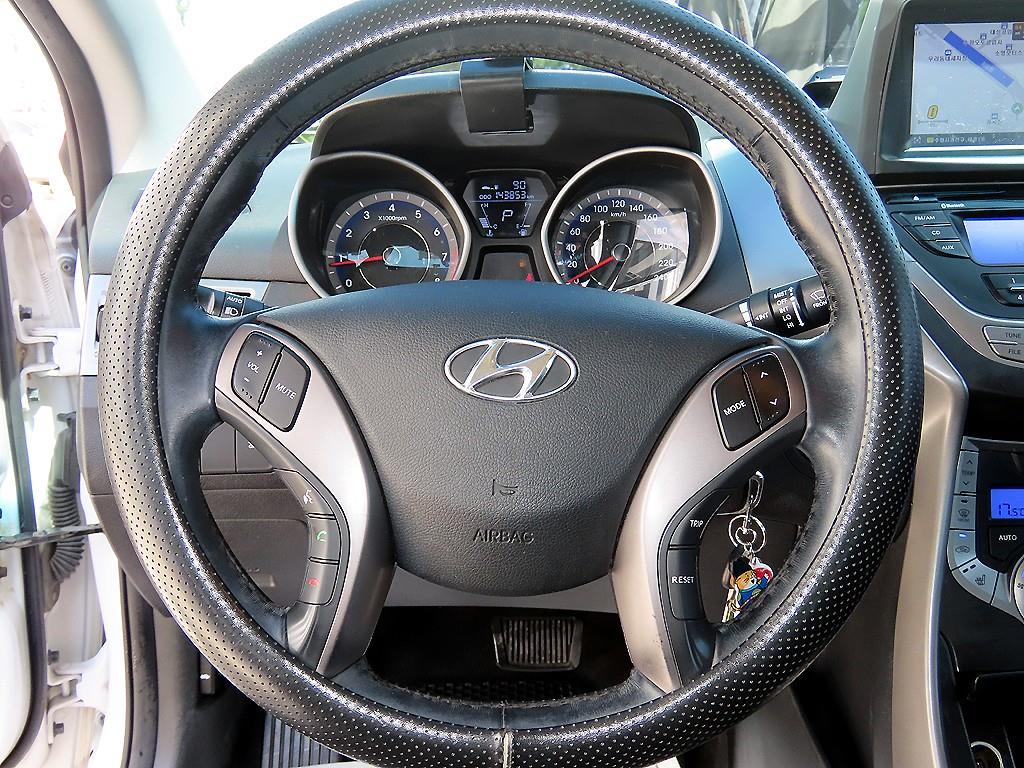 HYUNDAI Avante - Vista 8