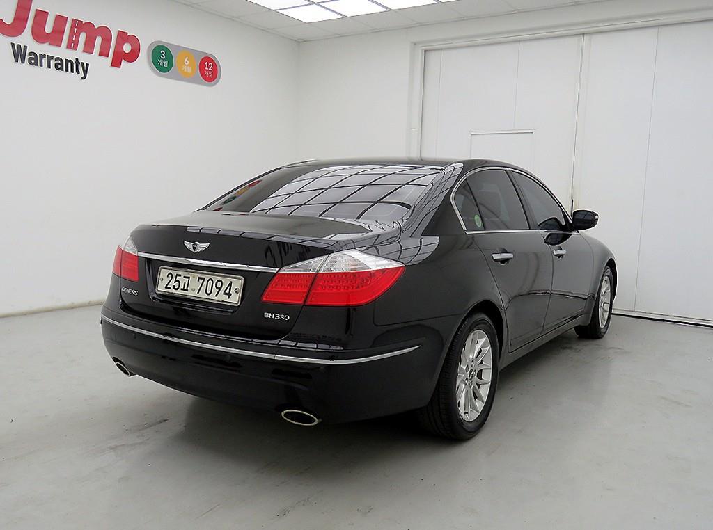 HYUNDAI Genesis - Vista 4