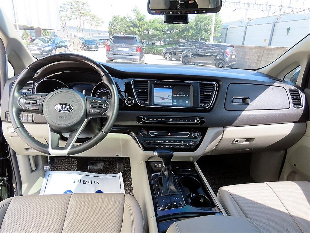 KIA Carnival - Vista 7