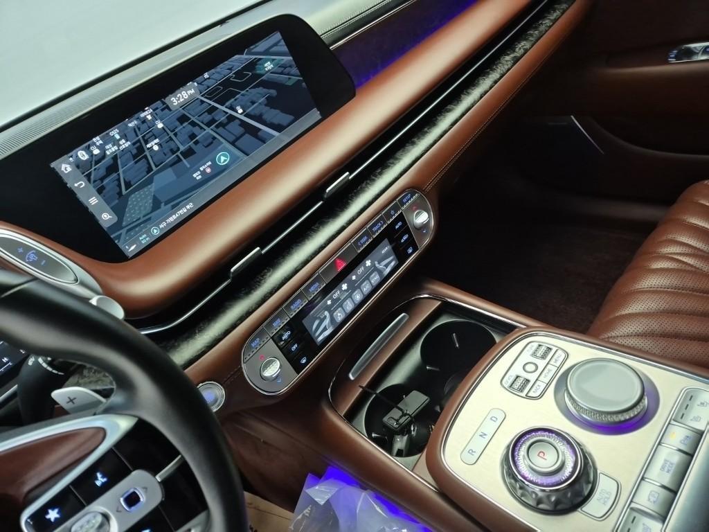 Genesis G90 - Vista 10