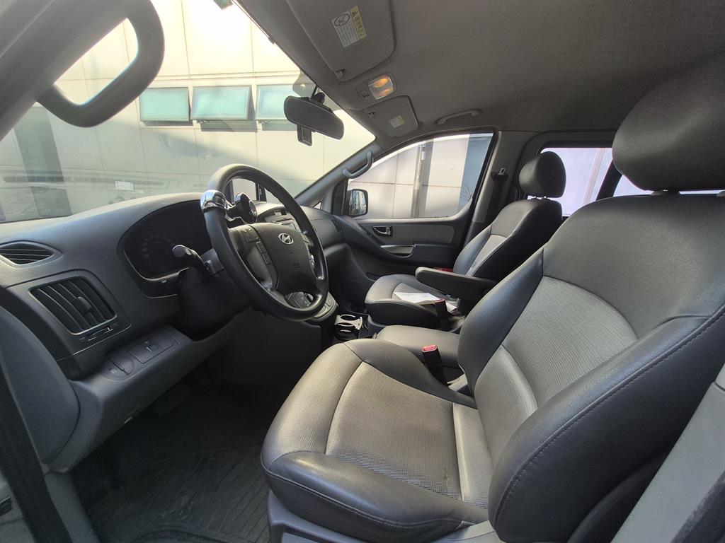 HYUNDAI Starex - Vista 3