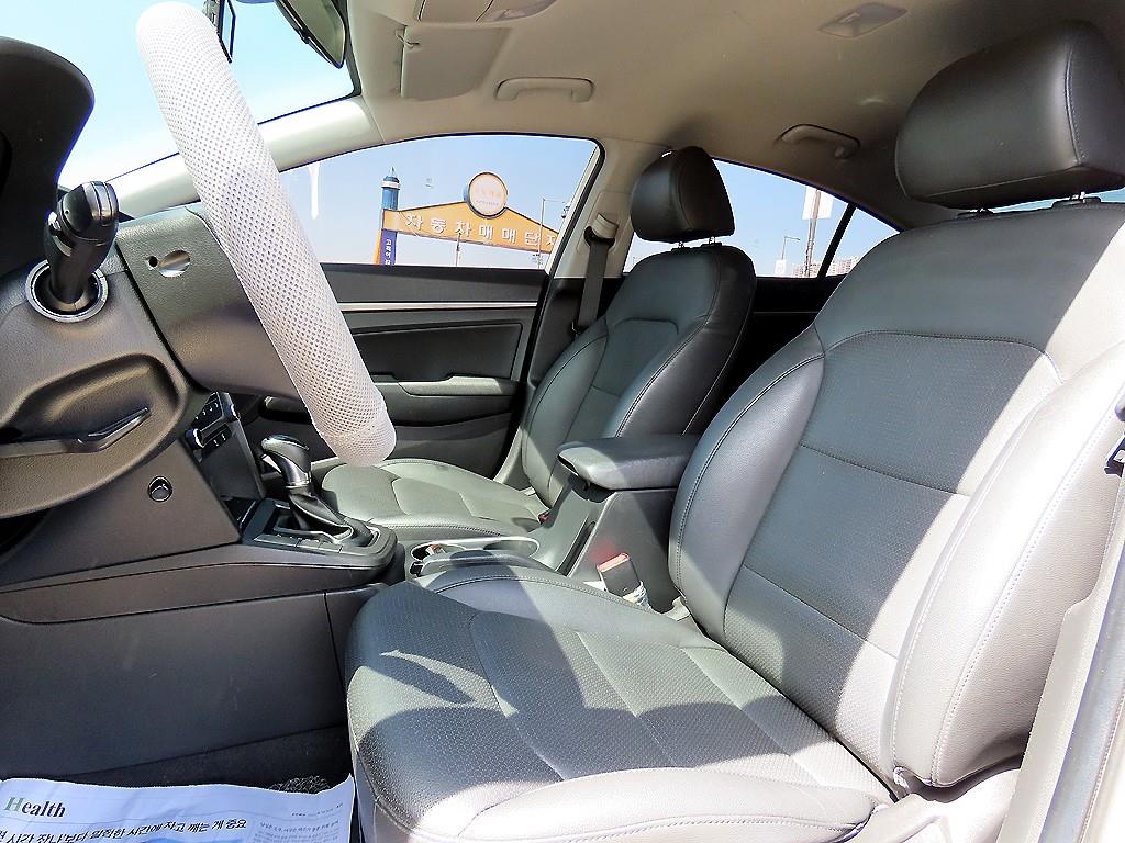 HYUNDAI Avante - Vista 5